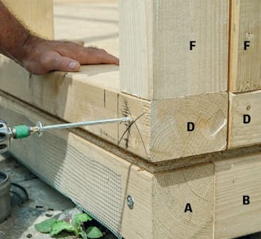 Isolert anneks: Modul på isolert anneks skrus fast Isolert anneks: Modul på isolert anneks skrus fast nederst med lange skruer